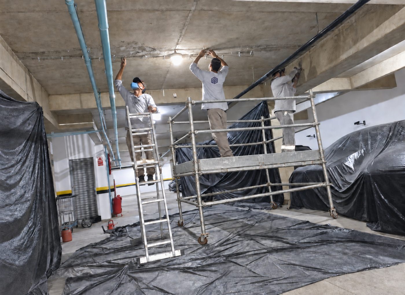 Equipe técnica da Paramétrica Fast em obra de tratamento de infiltração